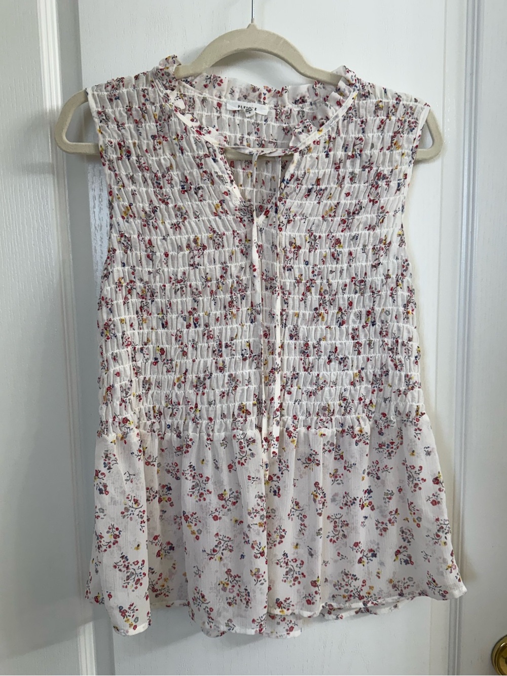 Pleione White Sleeveless Floral Smocked Peplum Top Small
